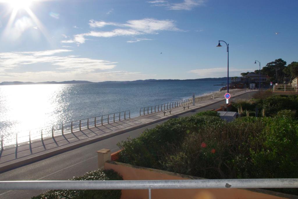 Les Stoechades Aparthotel Hyeres Room photo
